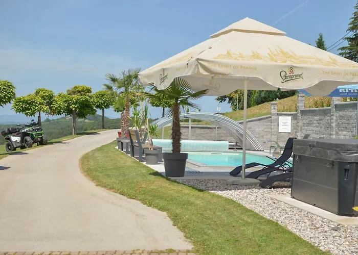Three Stars Luxury House Art-Pe With Pool And Spa Pool