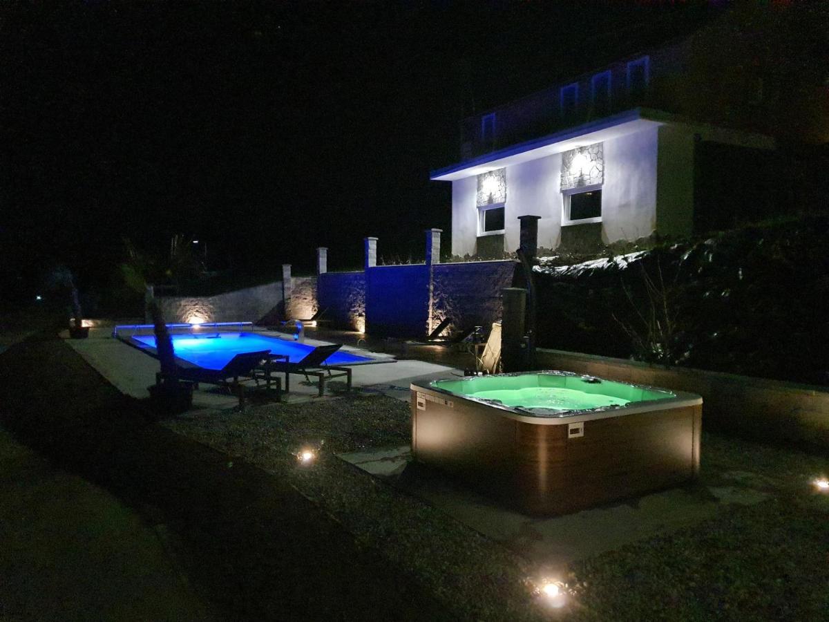 Three Stars Luxury House Art-pe With Pool And Pool *