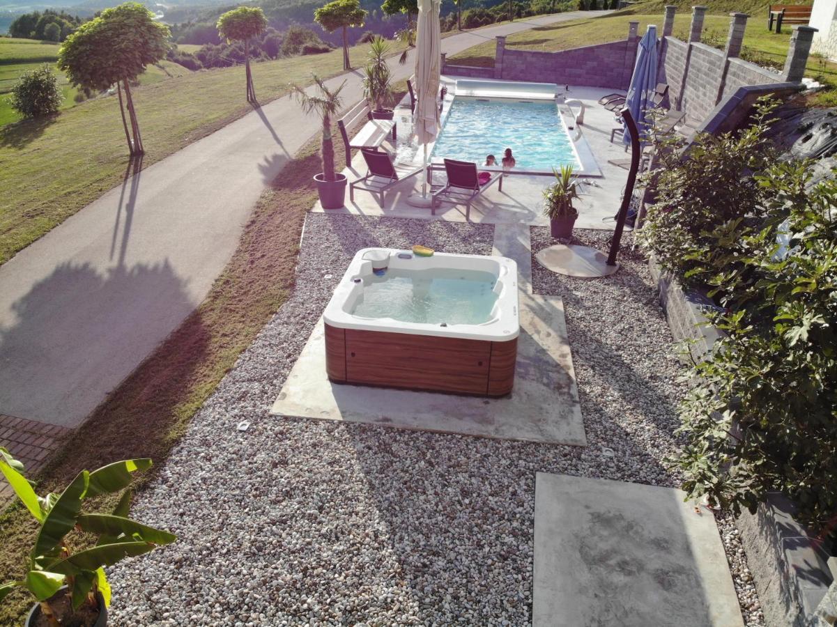 Three Stars Luxury House Art-pe With Pool And Pool Nyaraló *