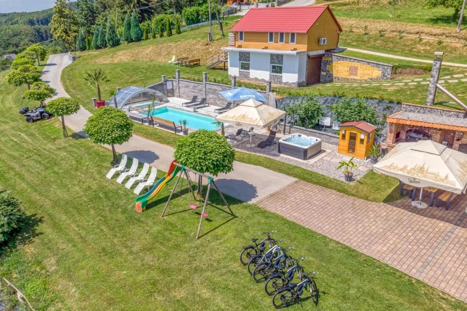 Three Stars Luxury House Art-pe With Pool And Pool Ferienhaus *